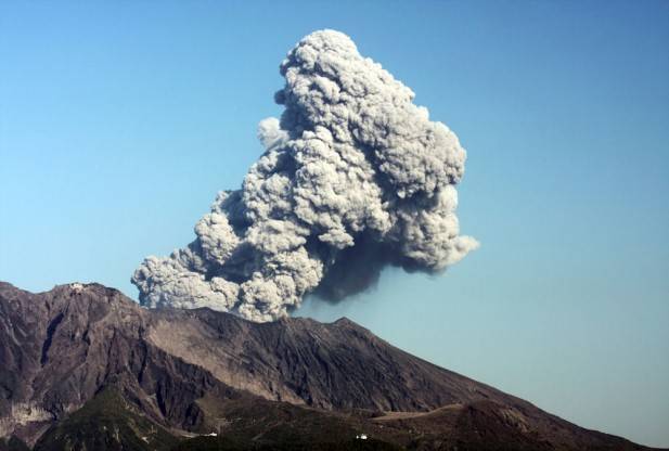 Japanese resort closed after volcanic eruption