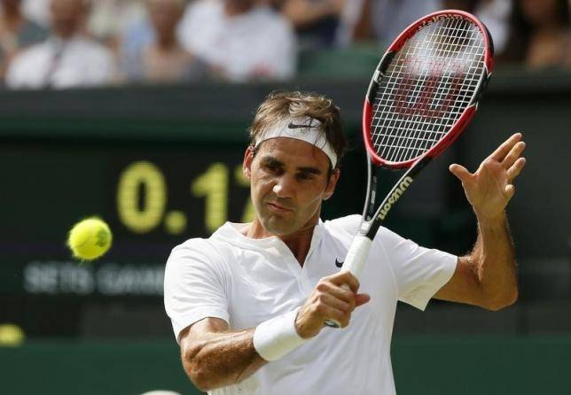 Federer eases past Querrey