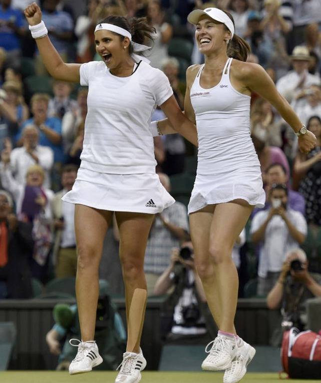 Sania Mirza, Martina Hingis win Wimbledon women's doubles