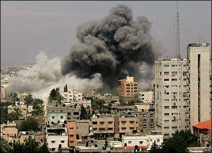 Israeli aircrafts strike militant targets