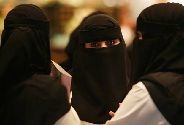 Women get right to vote for first time in Saudi Arabia 