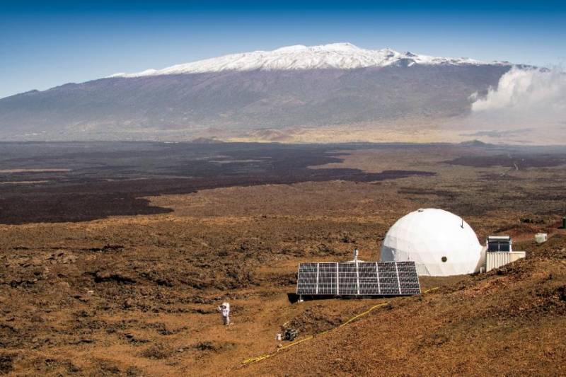 One year and counting: Mars isolation experiment begins