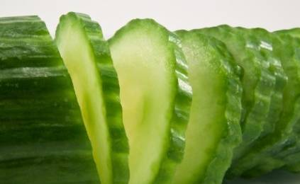 Cucumber-linked salmonella kills 3 in US