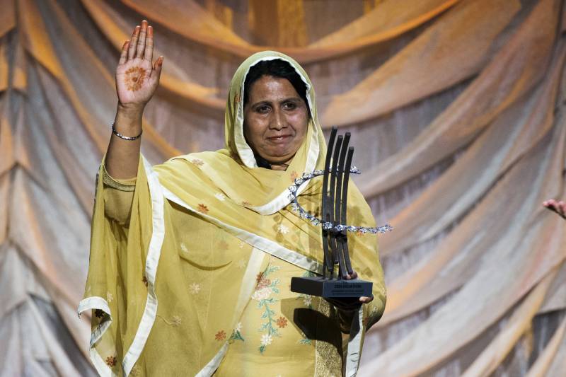 Pakistani activist Syeda Ghulam Fatima receives Global Citizen award in NY