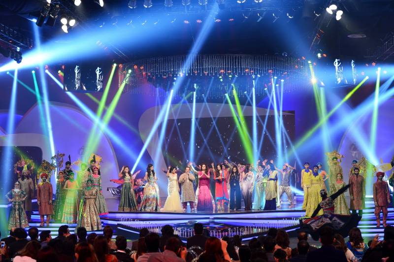 Vibrant young Pakistan lights up the stage at the 14thLUX Style Awards 