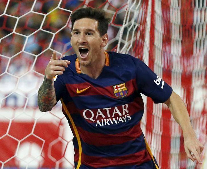 Messi, Tevez vie for FIFA goal of year 