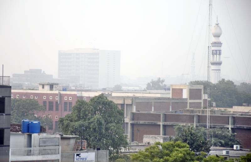 Lahori lifestyles disturbed as smog engulfs city 