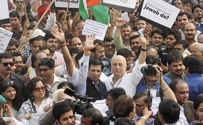 Actor marches to India Gate and just like that India is tolerant