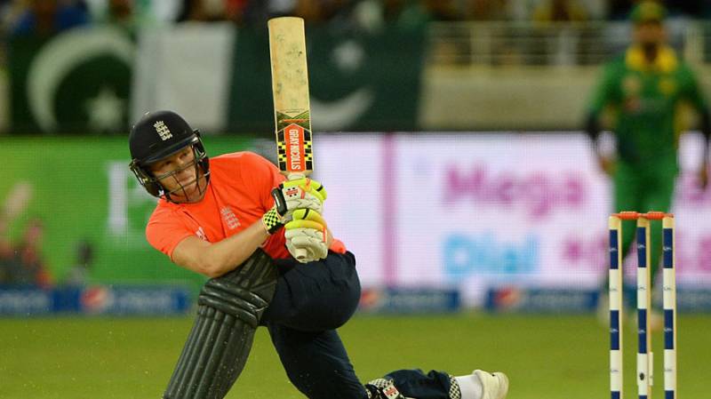 Billings and Plunkett star as England wins first T20
