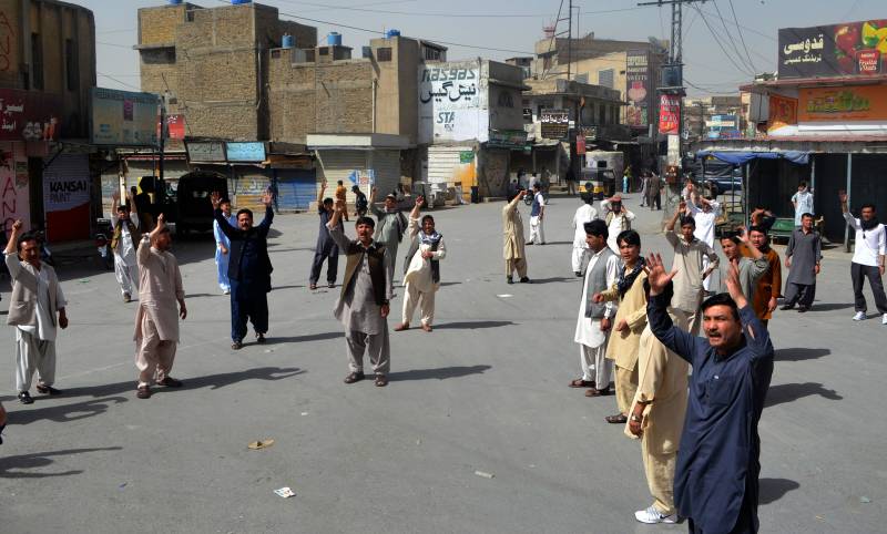 Pilgrims protest in Quetta over non-availability of security to buses