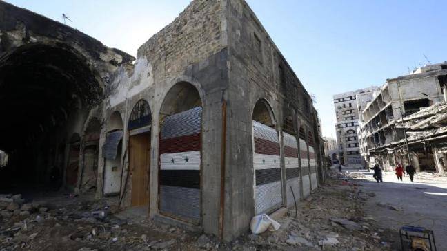Syria rebels begin evacuating last Homs district under deal