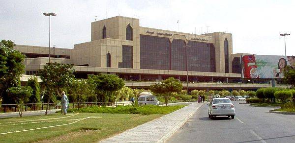Accused held with 105 smuggled mobile phones at Karachi Airport