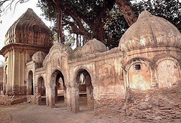 ‘Ancient Hindu temple in Peshawar being secretly demolished’
