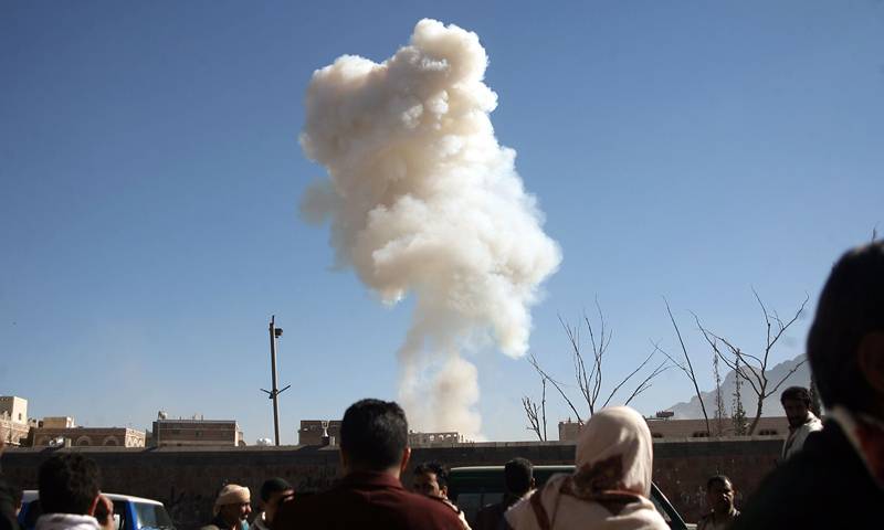 Saudi-led airstrikes hit market in Yemen, 45 killed