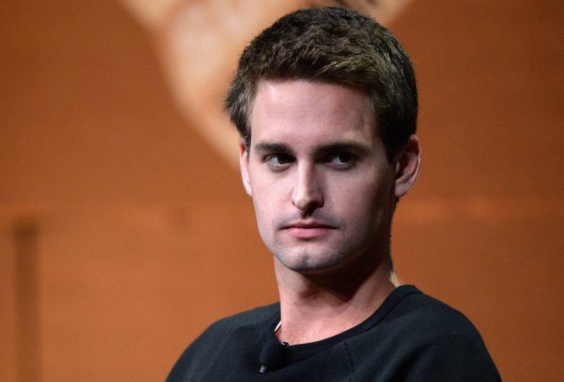 Snapchat gets 8 billion video views as many as facebook says CEO