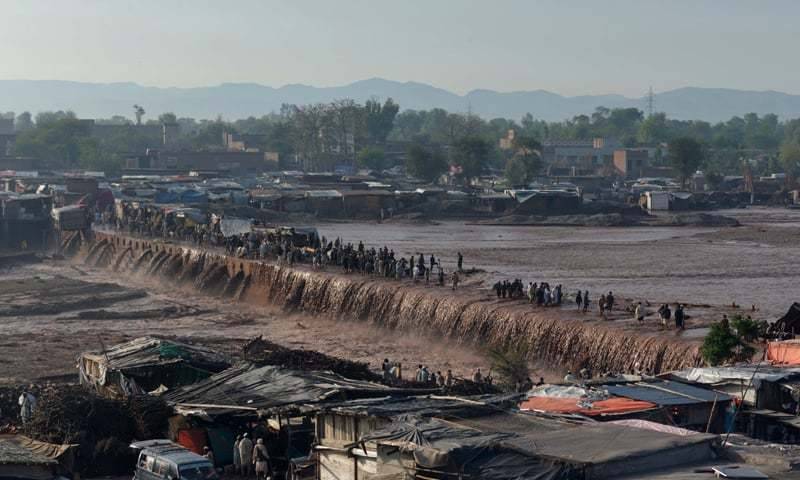 25 dead in Kohistan landslide, Karakoram Highway closed on day seven