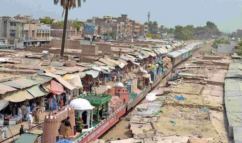 Over 600 slums in Karachi safe havens for criminals