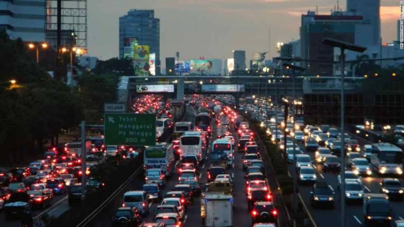 12 dead in 3-day, 20km Indonesian traffic jam