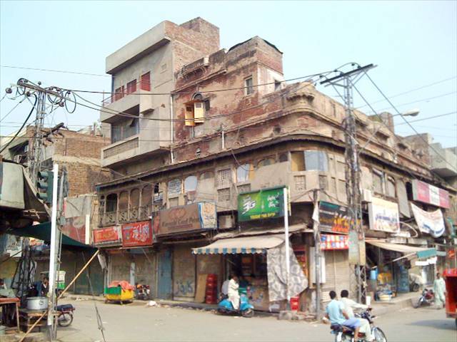 Unidentified gunmen kill man in Lahore's Shah Alam market
