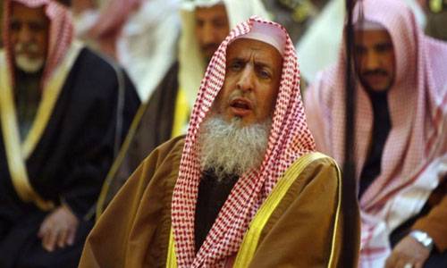 Grand Mufti Sheikh Abdulaziz Al-Asheikh steps down from delivering sermon