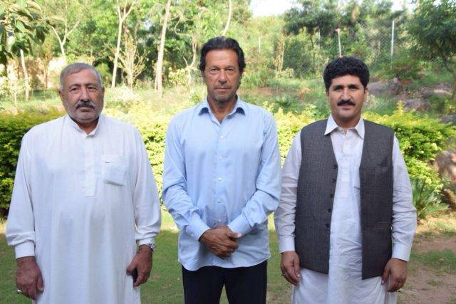Senior PPP leader meets Imran Khan, joins PTI
