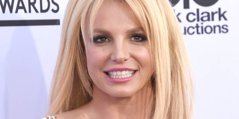 Britney Spears reacts to Ariana Grande's 'SNL' impression of her