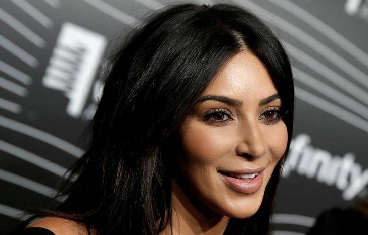 Jewel thieves put gun to Kim Kardashian's head, tie her up in Paris bathroom