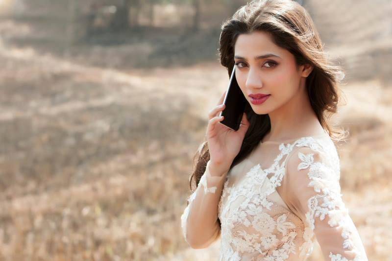 Mahira Khan replaced from movie 'Raees',claims Indian media