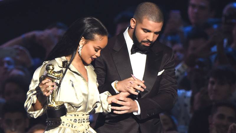 Rihanna snaps selfies with her dad after reportedly splitting from Drake