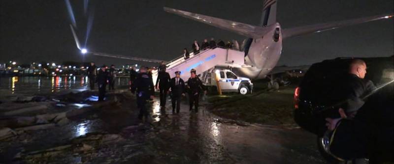 Plane carrying VP candidate Pence skids off NY runway, no injuries