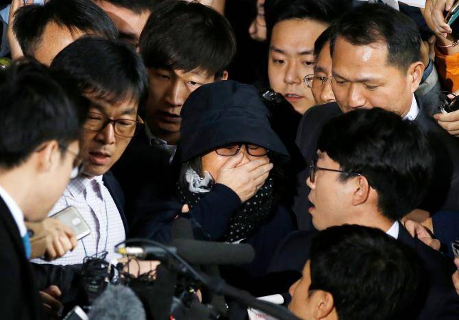 Woman at center of South Korea political crisis begs forgiveness