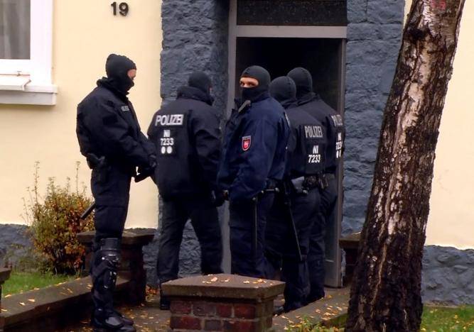 Germany arrests five men suspected of recruiting for Islamic State