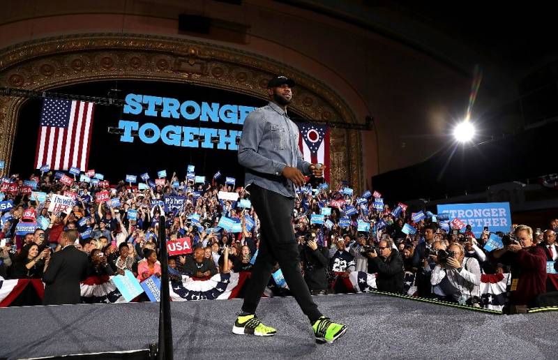 LeBron James sends message of support to Hillary Clinton backers: 