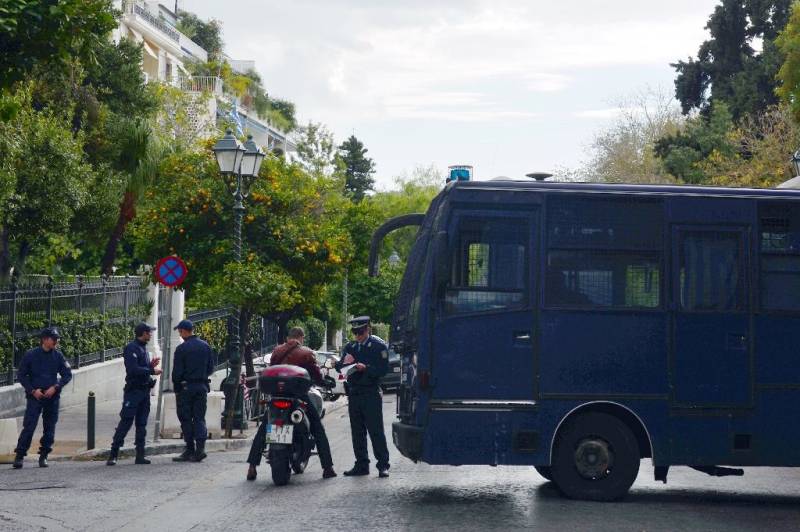 Greek police ban Athens protests during Obama visit