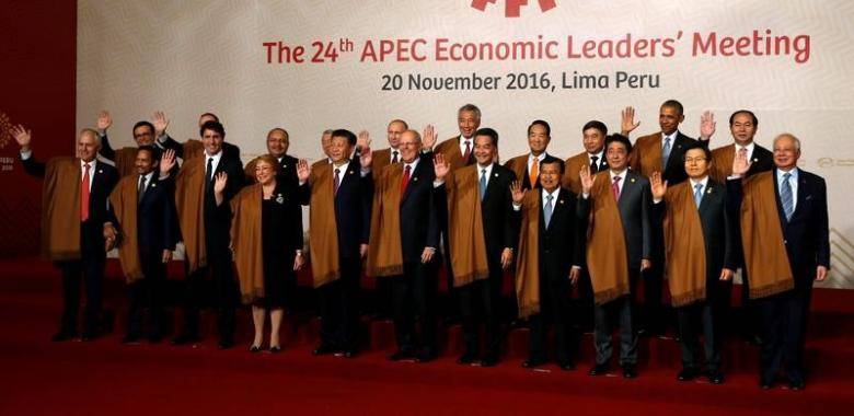 Japan and China seek improved ties in impromptu APEC talks