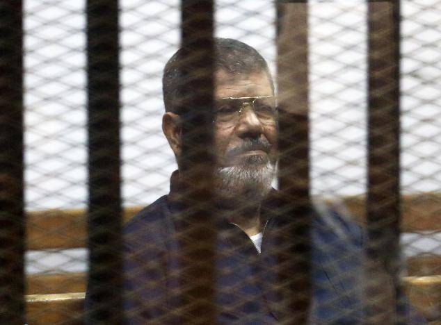Egypt court overturns life sentence against ex-president Mursi