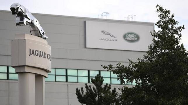 Jaguar Land Rover wants to build electric cars in Britain