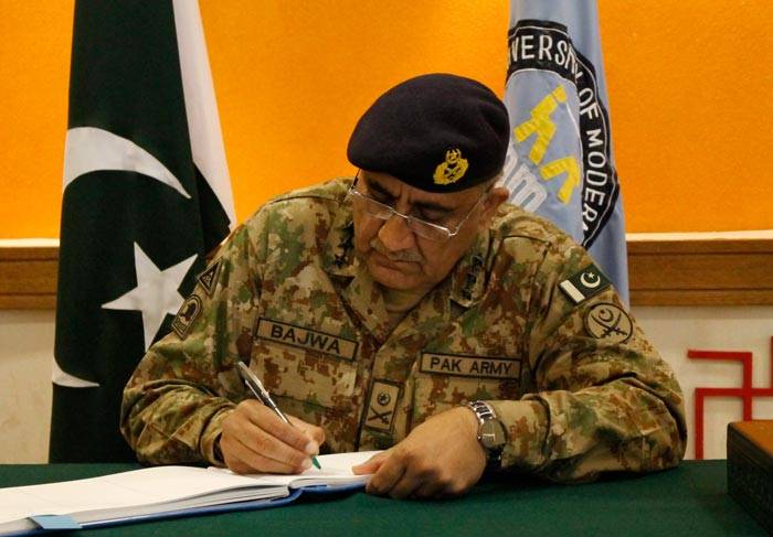 PM chooses Lt Gen Qamar Javed Bajwa as new Army Chief