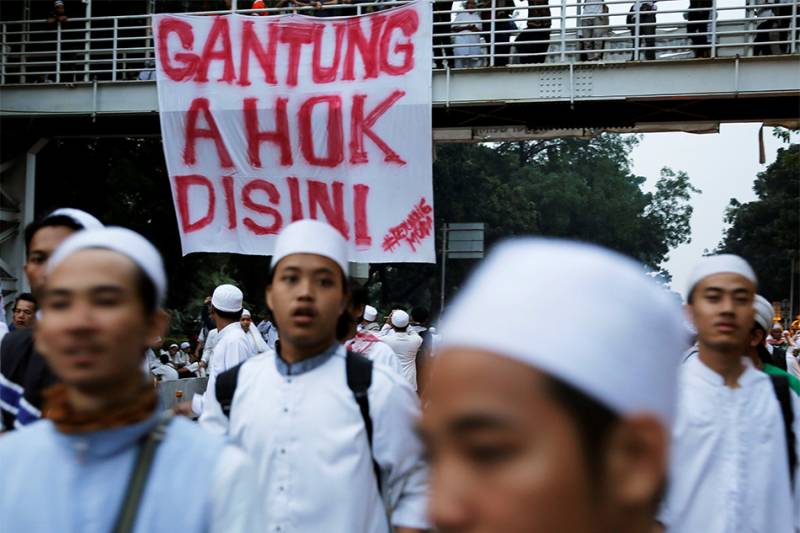 Thousands of Muslims gather for protest against Jakarta governor