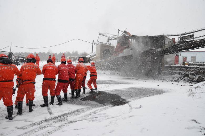 China coal mine disaster kills 32: Xinhua