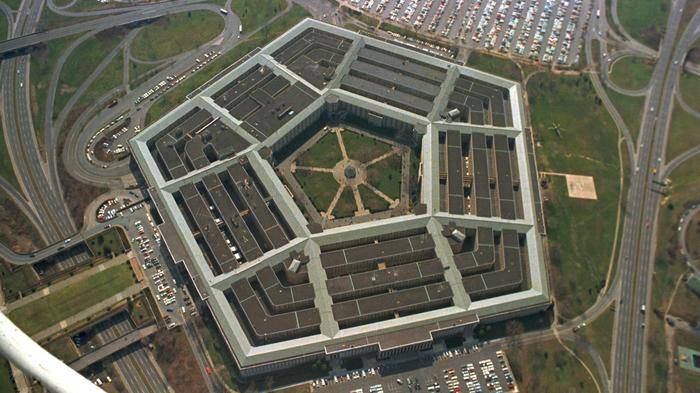 U.S. defense elite rally behind Trump's unusual Pentagon pick 