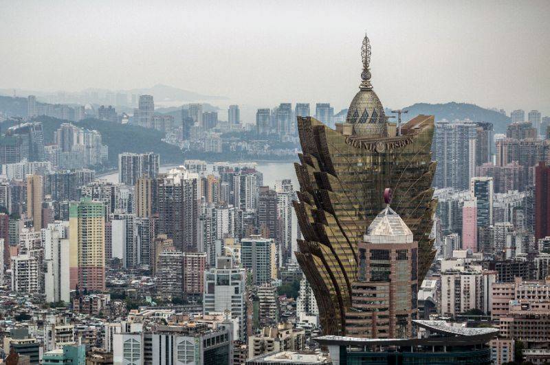 China to halve cash withdrawals in Macau gambling enclave: report