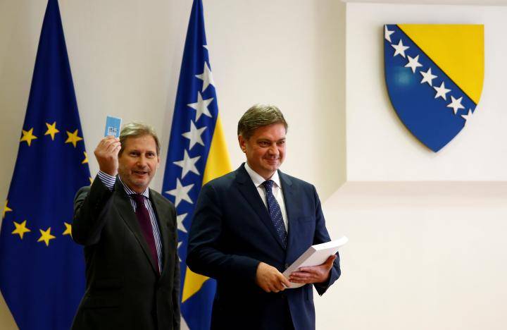 EU takes step towards Bosnia's membership but warns on rhetoric