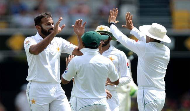 Pakistan suffer early loss, Australia all out for 429