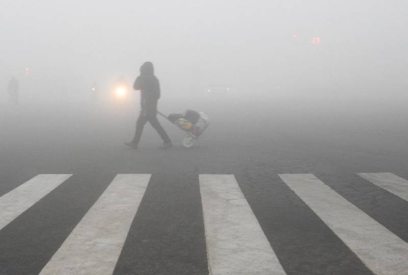 China chokes under heavy smog with worse ahead