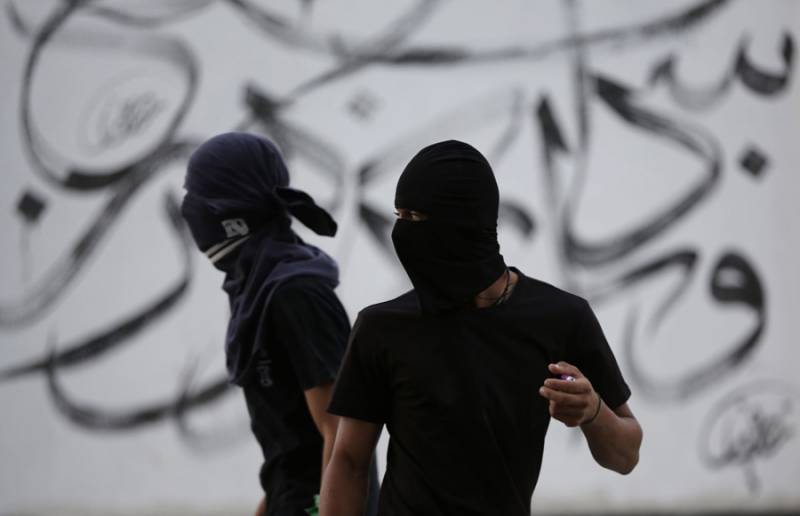 Bahrain police clash with protesters near Shi'ite leader's house: activists