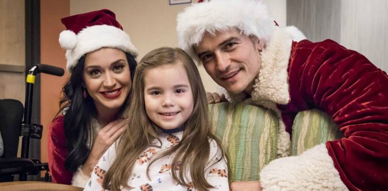 Katy Perry, Orlando Bloom visit children's hospital as Mr & Mrs Claus