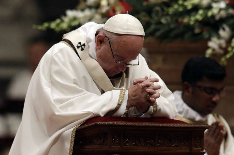 In Christmas message, pope laments children in war, poverty