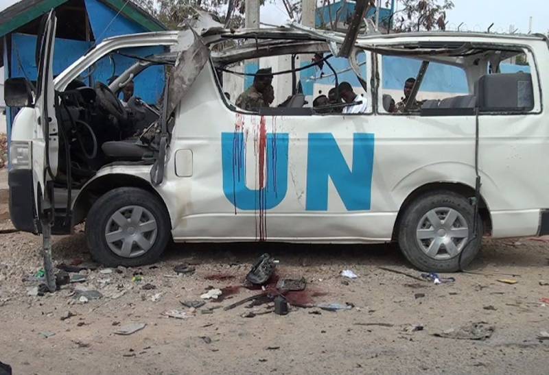 Car bomb wounds four U.N. guards in Somalia's capital