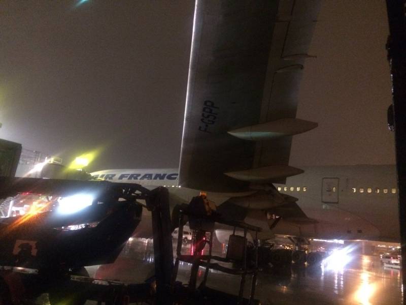 PIA, Air France planes collide at Toronto airport